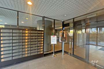 エントランスはオートロック付きです。