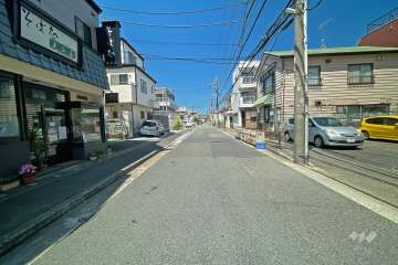 敷地南側の前面道路（東側から）