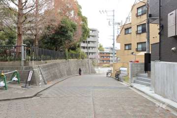 敷地南西側の前面道路