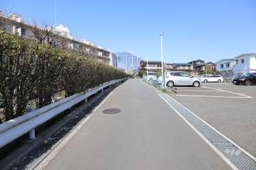 敷地東側の前面道路