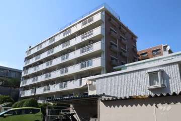 フロリード梶ヶ谷スカイマンションの外観(南東側から)