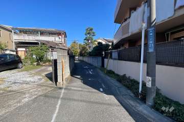 敷地北西側の前面道路