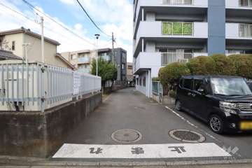 駐車場の出入り口