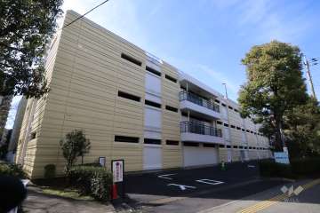 駐車場の出入り口