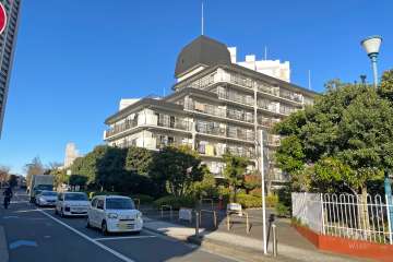 敷地南西側の前面道路（南東側から）