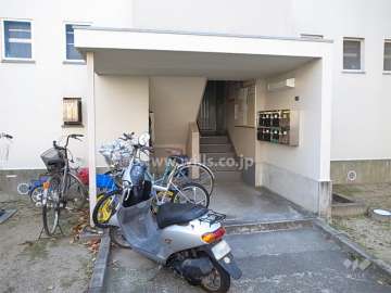 住戸入り口と共用ポスト