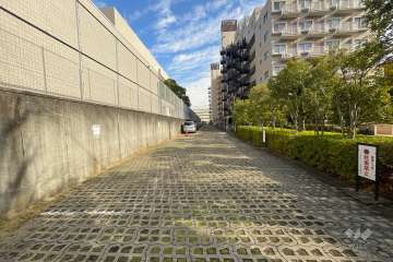 駐車場の出入り口　