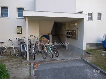 住戸入り口と共用ポスト