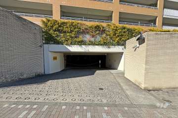 駐車場の出入り口（ロボットゲート付き）