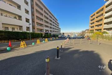 敷地東側の前面道路