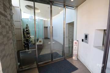 エントランスはオートロック付きです。