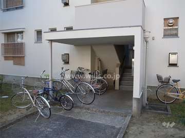 住戸入り口と共用ポスト