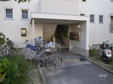 住戸入り口と共用ポスト