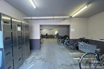 駐輪場と宅配ボックス