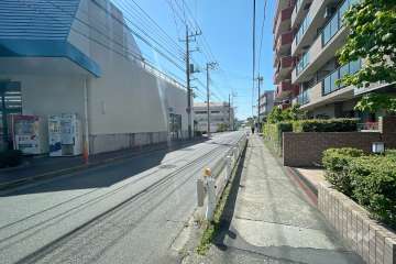 敷地南西側の前面道路　