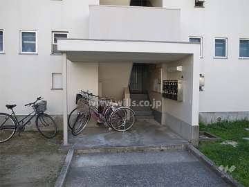 住戸入り口と共用ポスト