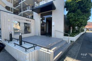 エントランスはオートロック付きです。