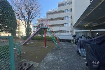 敷地内には公園があります。