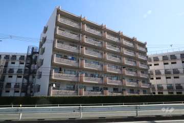 東急ドエル梶が谷ビレジC棟の外観(西側から)