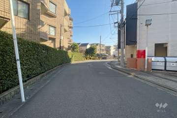 敷地西側の前面道路　