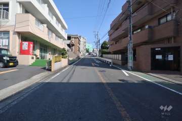 敷地北東側の前面道路
