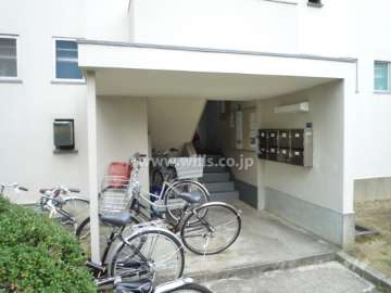 住戸入り口と共用ポスト