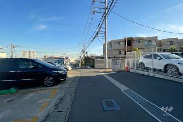 敷地北東側の前面道路