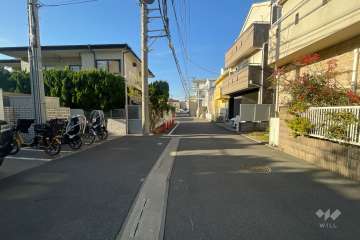 敷地北東側の前面道路　