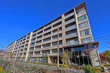 プレミスト溝の口の外観（南側から）