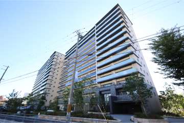 プレサンスレジェイド上新庄の外観(北東側から)