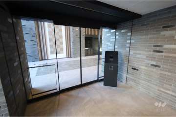 エントランスはオートロック付きです。