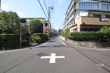 敷地西側の前面道路
