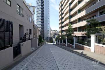 敷地北西側の前面道路