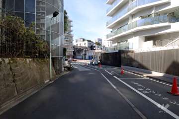 敷地南側の前面道路