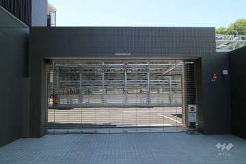 駐車場の出入口（リングシャッター付き）