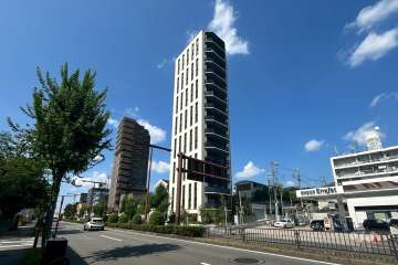 グランドメゾン本山四谷通の外観（南西側から）