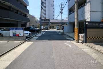 敷地北側の前面道路（東側から）