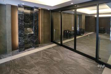 エントランスはオートロック付きです。