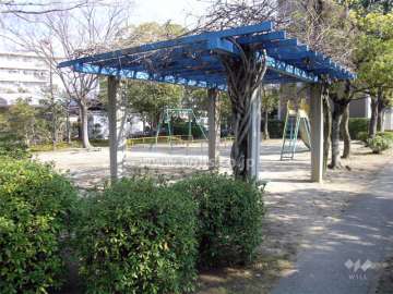 33棟のすぐ北側にある公園