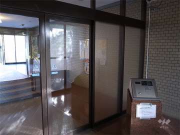 エントランスはオートロック付きです。