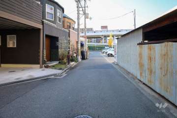 敷地南側の前面道路(東側から)