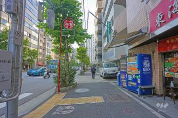 敷地南側の前面道路（東側から）