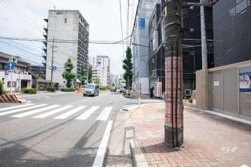 敷地北東側前面道路（北西側から）
