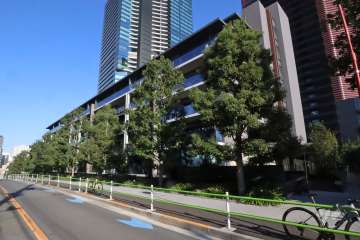 三田聖坂ガーデンレジデンスの外観(南西側から)