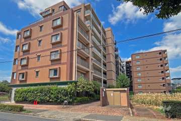 レクセルマンション三鷹の森の外観（南東側から）