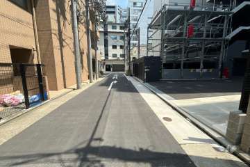 敷地北側の前面道路