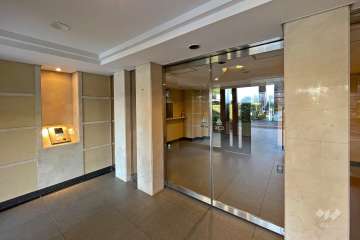 エントランスはオートロック付きです。