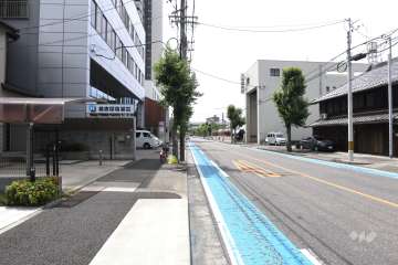 敷地北側の前面道路（東側から）
