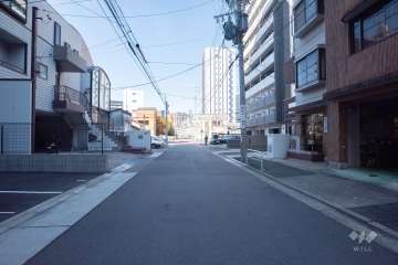 敷地北東側の前面道路