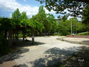 箕面粟生第２住宅4棟の外観（南東側から）